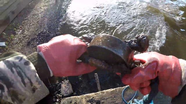 Кинули два Поисковых магнита под ЖД МОСТ смотреть онлайн