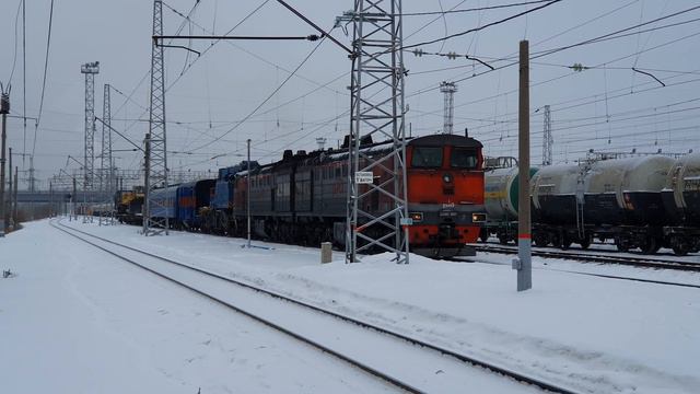 звук дизеля 10Д100, 2ТЭ10У-0431 с восстановительным поездом на станции Жигулёвское Море смотреть онлайн