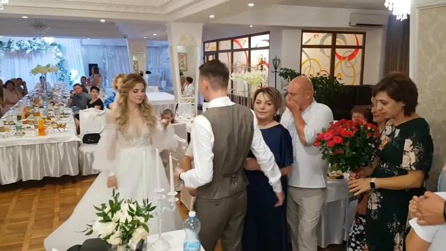 Подяка батькам від молодят. смотреть онлайн