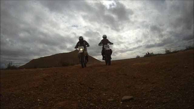 Wheelies on the dirt bikes смотреть онлайн
