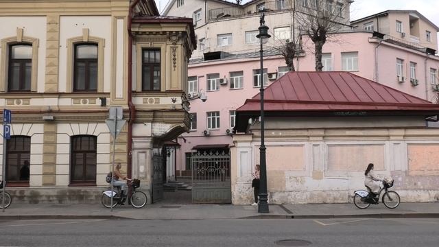 Walking Moscow (Russia): beautiful streets near the Red Square, a warm spring evening/12 April, 202 смотреть онлайн
