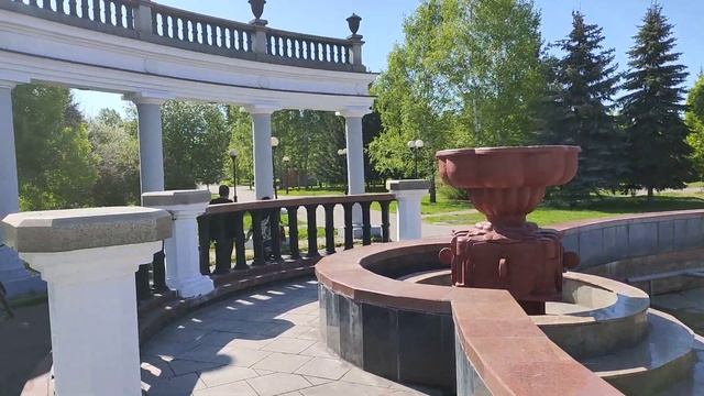 Не работают фонтаны / Пустой парк / смотреть онлайн