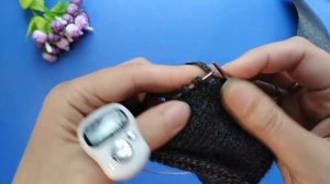 Очень простой способ вязания козырька спицами.