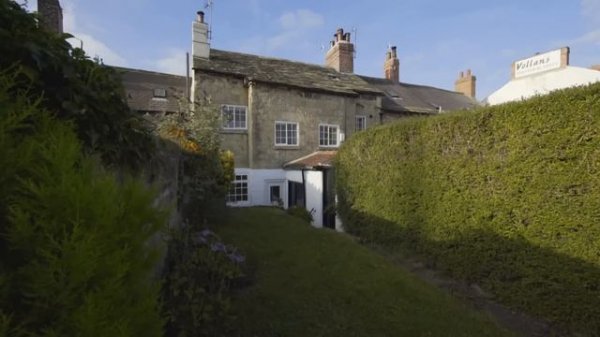 Chapel Allerton vs. Roundhay - Location Location Location - S18 EP10 - Real Estate TV