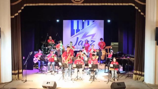 Образцовый эстрадный оркестр "Юность Полесья",рук. Карташов Л.И., "Caravan" D.Ellington,J.Tizo смотреть онлайн