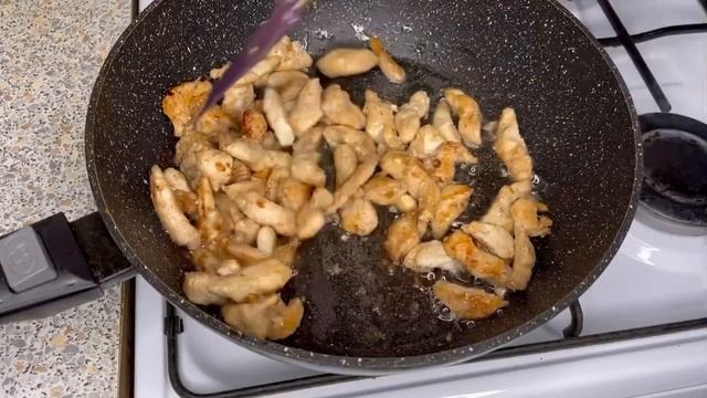 Фунчоза с овощами и курицей.Вкусное и быстрое блюдо.Горячая фунчоза вас надо это попробовать ❤️ смотреть онлайн