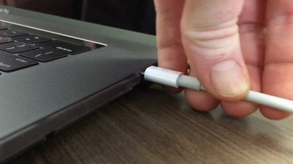 How to Use and Set Up Thunderbolt 3 (USB-C) to Thunderbolt 2 Adapter