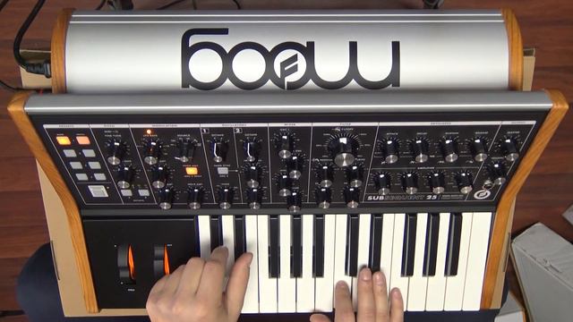 MOOG Subsequent 25 - Quick Demo (sounds only) смотреть онлайн