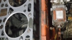 устанавливаем поршни в двигатель А 41 и о колленовале.