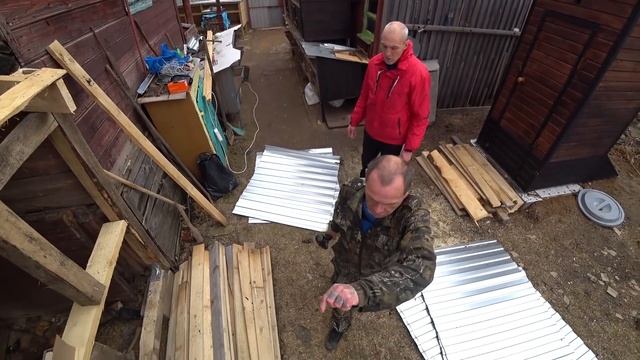 КРУТАЯ КРЫША ДЛЯ САРАЯ / ГОТОВИМ КУПАТЫ И МЯСО В ТАНДЫРЕ / ПАСХА 2020 смотреть онлайн