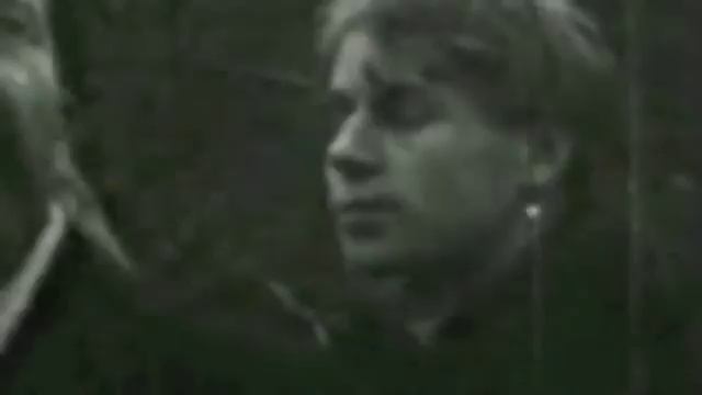 И она права. Кому какое дело кто поэт, а кто неизвестно кто... смотреть онлайн