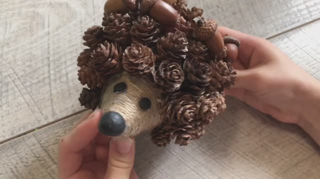 ОСЕННИЕ ПОДЕЛКИ из Шишек! Поделки на тему Осень! Поделки из природного материала Своими руками! смотреть онлайн