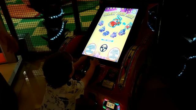 Парк аттракционов Happylon Екатеринбург/kids vlog смотреть онлайн