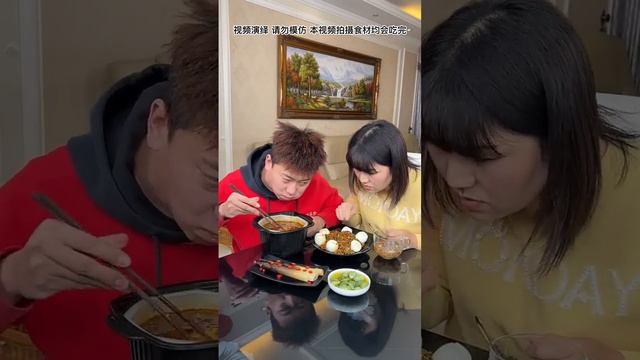 In Order To Eat My Eggs, My Gluttonous Husband Missed The Roast Chicken In The Pot смотреть онлайн