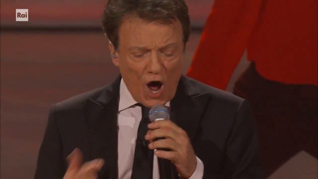Massimo Ranieri canta "Le braccia dell'amore" - Tutti i sogni ancora in volo 26/05/2023 смотреть онлайн