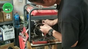 Бензогенератор не выдает напряжение.