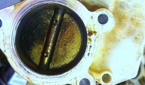 Почему плавают обороты и откуда грязь в дроссельной заслонке на ЛАДА ПРИОРА?