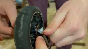 Как закрутить переднее колесо на трюковом самокате