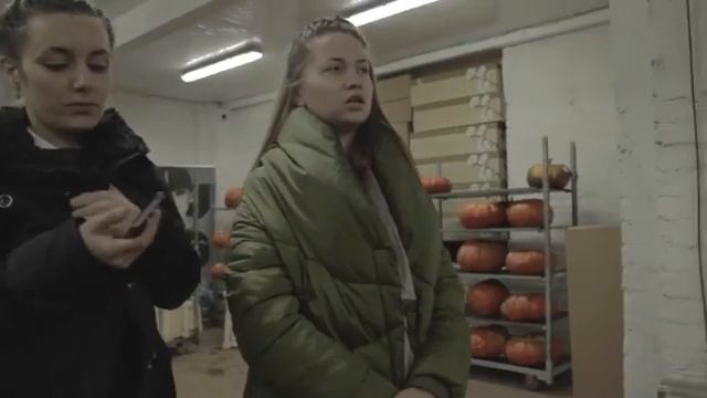 Женщины с цветами - головная боль.Кто много говорит, тот ест.Почём тюльпаны и почему Рита в шортах. смотреть онлайн