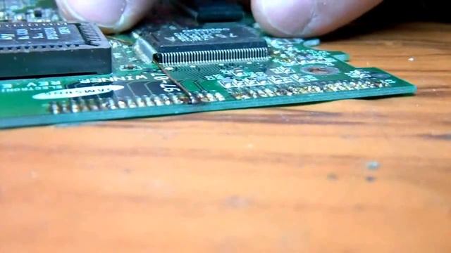 How easy unsolder chip with a soldering iron / Как легко выпаять чип паяльником смотреть онлайн