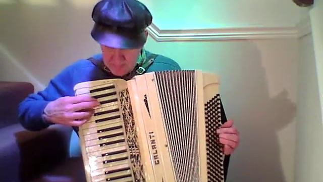 Ой не ходи Грицю Ukrainian song on a restored 1940's Galanti accordion смотреть онлайн