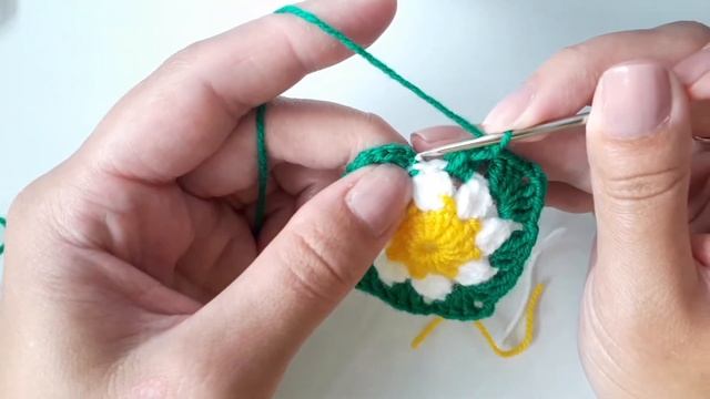 ЦВЕТОЧНЫЙ МОТИВ КРЮЧКОМ. ВЯЖЕМ БАБУШКИН КВАДРАТ. смотреть онлайн