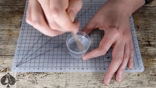 Casting James Bond Casino Royale Poker Chips in Resin Cube Paperweight смотреть онлайн