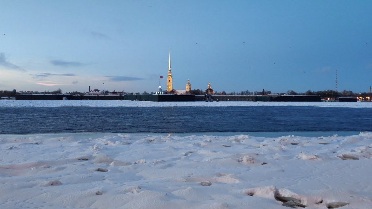 За любимым десертом по Питеру в мороз смотреть онлайн