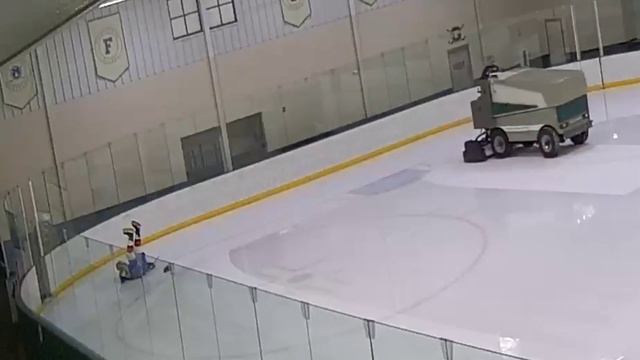 Take your skate guards off, you look like Bambi смотреть онлайн