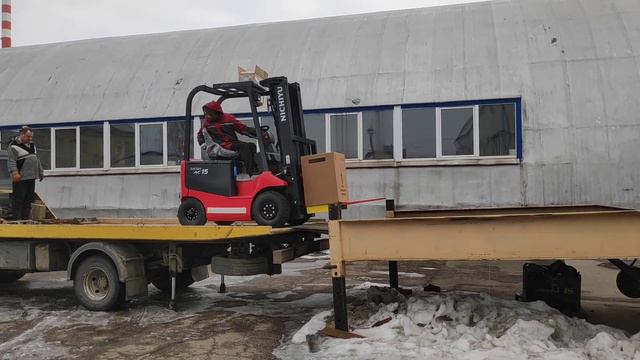 Японский электропогрузчик NICHIYU завод MITSUBISHI LOGISNEXT смотреть онлайн