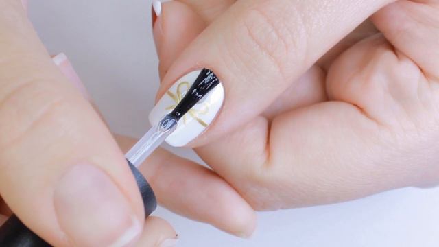 10 NEW Minimal Nail Art Designs For Christmas 2021