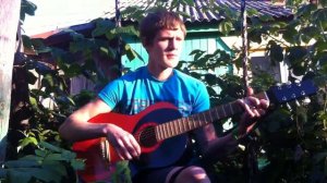 Парень поет красивую песню собственного сочинения под гитару - "Жизнь"