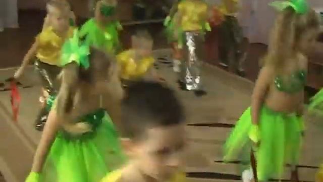 ТАНЕЦ С ЛЕНТАМИ. смотреть онлайн