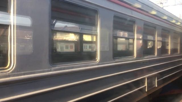 Электропоезда ЭД2Т-0043/0135 и ЭД4М-0150 прибывает на станций казанский вокзал смотреть онлайн