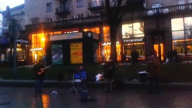 Уличные музыканты ,Киев улица Крещатик смотреть онлайн