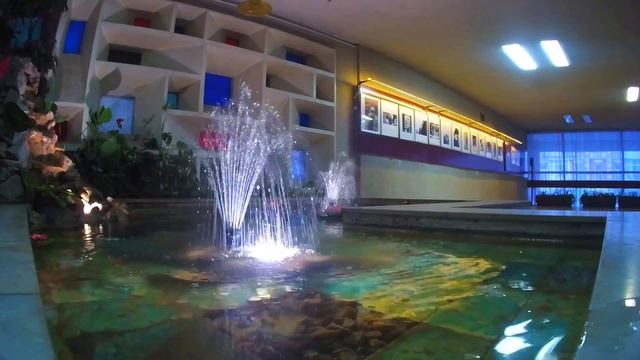 Фонтан-водопад уголок . Дом Кино . Киев смотреть онлайн