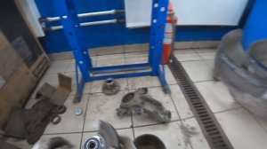 Гудит ступица! Как меняется передняя ступица Volvo XC70 P3?