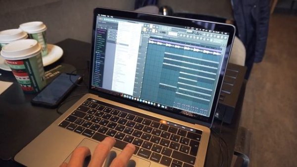 AKAI MPC Live vs. FL Studio MacBook Pro 13" | Лайфхаки Обзор Сравнение