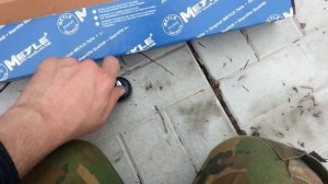 Замена передний стойки стабилизатора Skoda Yeti