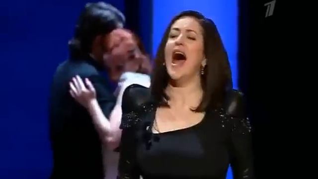 Алессандро Сафина и Тамара Гвердцители - Guarda che Luna смотреть онлайн