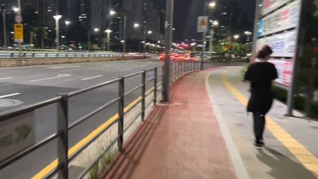 Ночью на велосипеде по Сеулу | Вечерняя прогулка по Сеулу | Vlog Korea смотреть онлайн