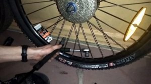 Переход на покрышки 2.40 для DH. Нюансы замены покрых на веле.Maxxis Ardent. Урааа, новая покрыха!)