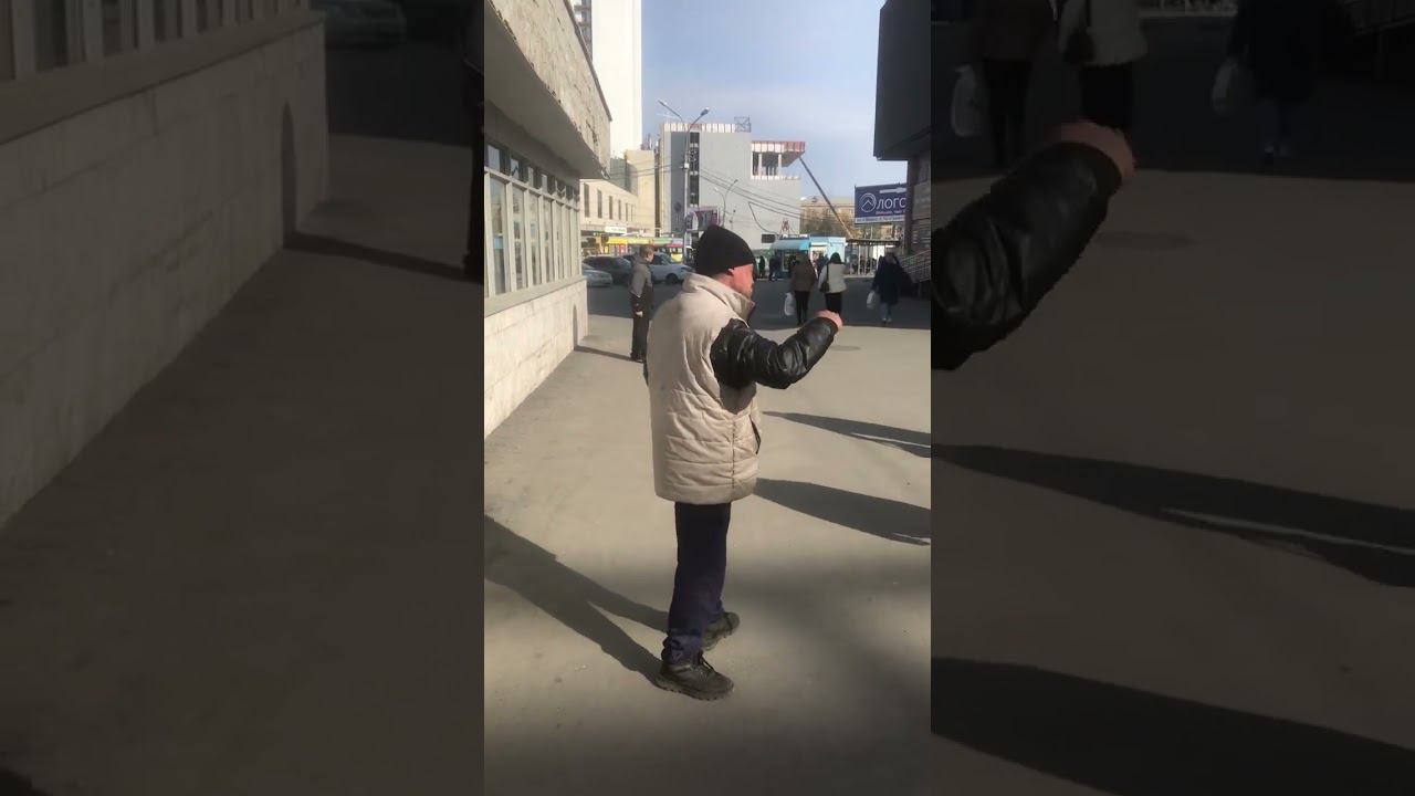 Танцор от Бога . Бомж танцует возле метро. Новосибирск площадь Маркса. #shorts #новосибирск смотреть онлайн
