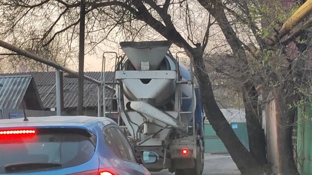 бетономешалка VS дерево. Алматы, Казахстан. смотреть онлайн