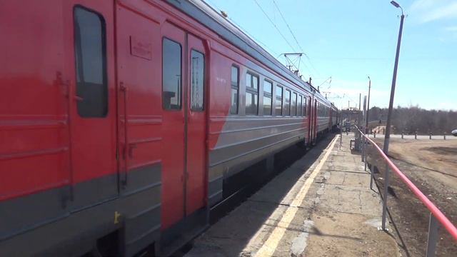 Электропоезд ЭД9М-0054 отправляется с о.п.5км, ст.Агрыз смотреть онлайн