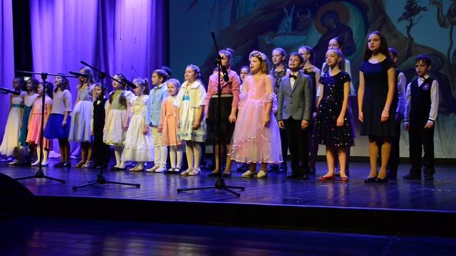 Сводный детский хор Великолукской епархии. Песня Рождество смотреть онлайн
