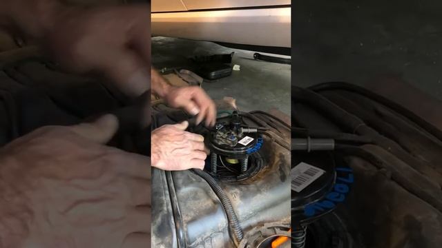 Fuel pump change on a GMC Acadia/ Chevy Traverse/ Buick Enclave смотреть онлайн