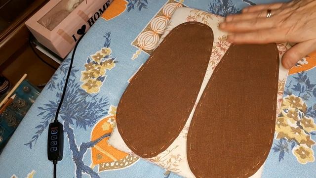 Все ЛОСКУТИКИ в дело. Заодно и сохраним вязанные НОСОЧКИ ! Подшивание носков тканью смотреть онлайн