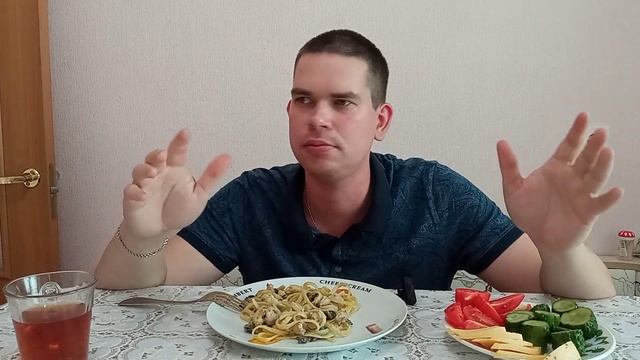 Мукбанг. Жульен с курицей и грибами + гарнир спагетти. смотреть онлайн