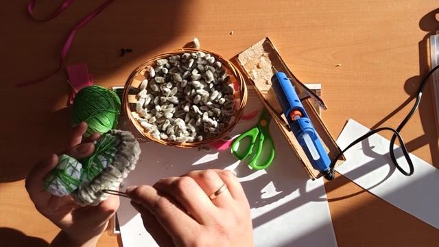 Мастер-класс из подручных материалов "Мягкий зайчик из вербы" смотреть онлайн